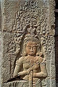 Banteay Kdei temple - threshold guardian bas-relief.